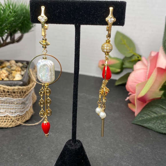 Asymmetrical earrings - Picture 5 of 5